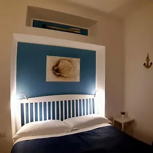 Bed & Breakfast A Due Passi Da, Genoa